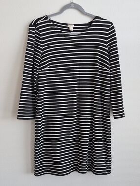 Black & White Striped Women’s Shift Dress